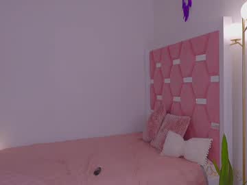 girl
        nicolle_mitchelle cam image #5346397