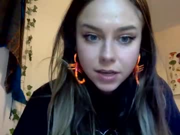 girl
        lillypadgrl cam image #2690176