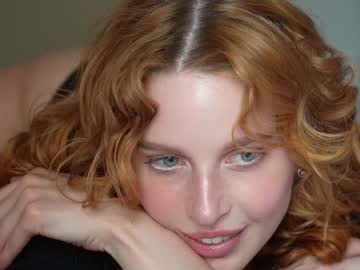girl
        ellaa91 cam image #4771597