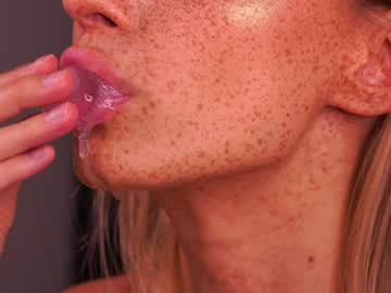 girl
        artease cam image #470605