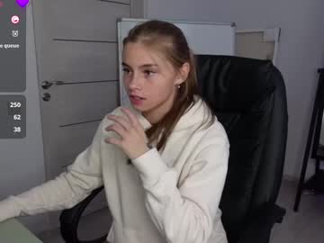 girl
        abby_laker cam image #5145692