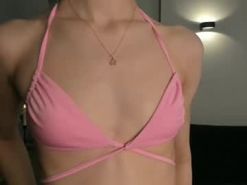 girl
        mary_lepson cam image #6610841