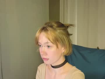 girl
        miliy_ cam image #5721444