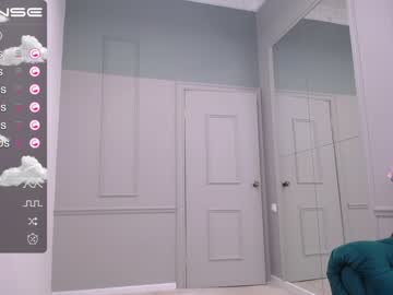girl
        addelin_moon cam image #834098