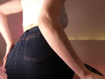 girl
        sae__ cam image #1272609