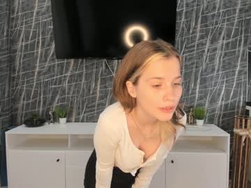 girl
        lynnatlee cam image #3879760
