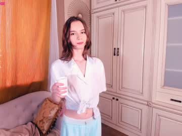 girl
        happiness_call cam image #1186153