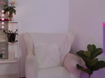 girl
        lucylia_ cam image #4615516