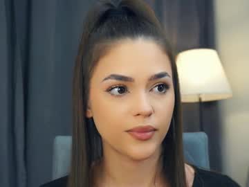 girl
        zarabeamer cam image #6813353