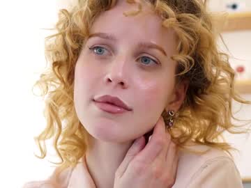 girl
        ellaa91 cam image #3699775