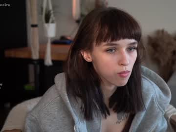 girl
        diruriru cam image #3470082