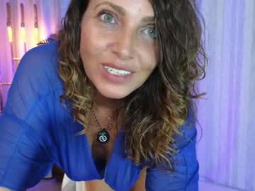 girl
        mya_emerald cam image #4861853