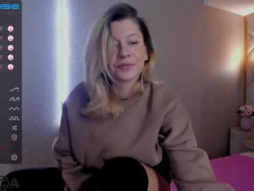 girl
        stifler_mommy cam image #970786