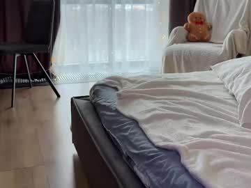 girl
        girl_next_door19 cam image #6185381