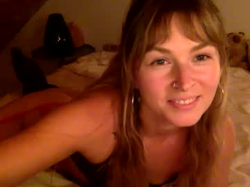 girl
        lunarosestone cam image #3195964