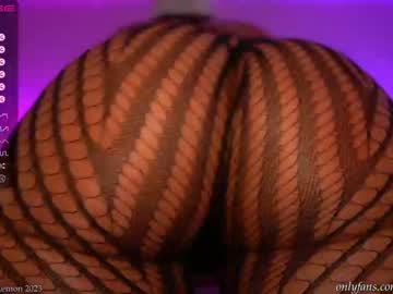 girl
        oxlemon cam image #1501216