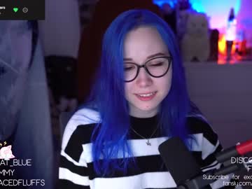 girl
        blue_mooncat cam image #1198050
