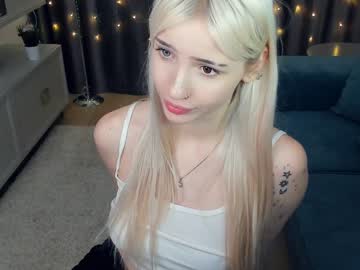 girl
        erleneganter cam image #3258617