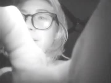 girl
        lizmreow cam image #3753469