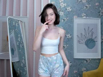 girl
        monica_pure_ cam image #1437883