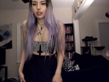 girl
        runacrow cam image #1594771