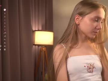 girl
        lyly_bambi cam image #5874617