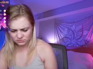 girl
        notcutoutforthis cam image #1703314