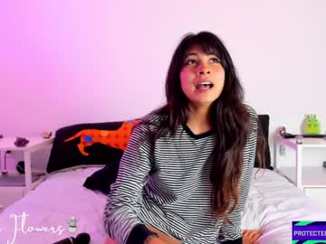 girl
        violetttflowers cam image #4465233