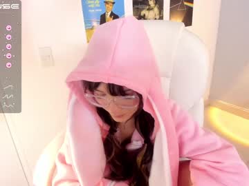 girl
        little_effy18 cam image #1132367