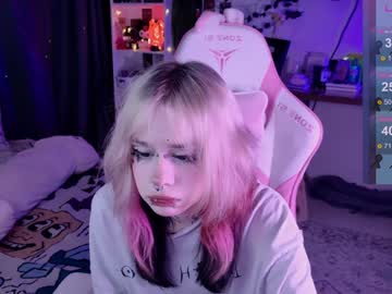 girl
        lollyshy__ cam image #5594399
