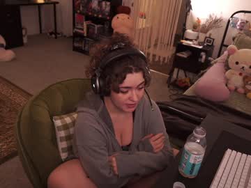 girl
        evelynpiers cam image #2337974