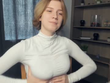 girl
        kristi_moss cam image #2808548