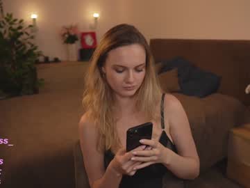 girl
        your_kat cam image #2522900