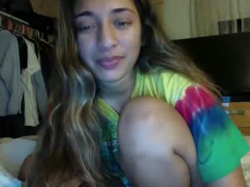 girl
        kristy_barrios cam image #1840177