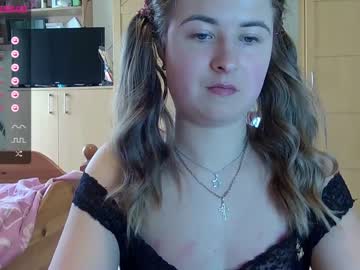 girl
        bunny_2_0 cam image #1396772