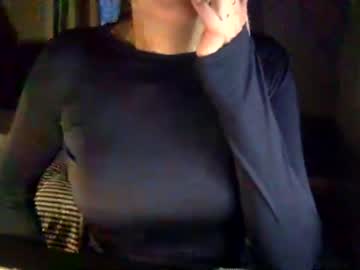 girl
        lillyandhertoyy cam image #3392308