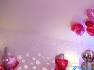 girl
        eva_fashionista cam image #918788