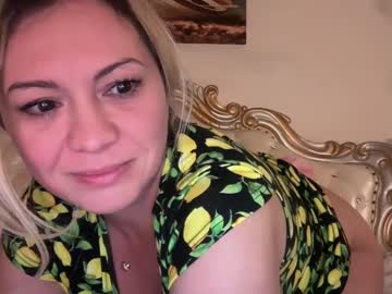 girl
        kiradivine cam image #5591844