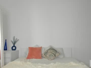 girl
        violetta_finch cam image #4240606