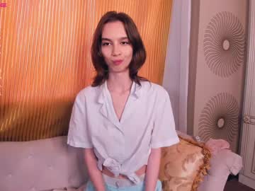 girl
        happiness_call cam image #1185791