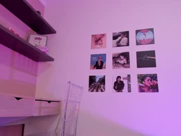 girl
        little_effy18_ cam image #4955535