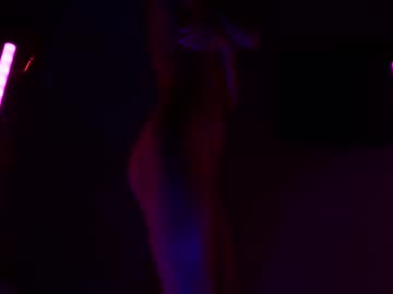girl
        emilybatee cam image #6339699