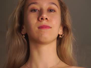 girl
        lynnaharriss cam image #4705020
