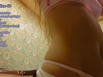 girl
        wanda_robinson cam image #4622139