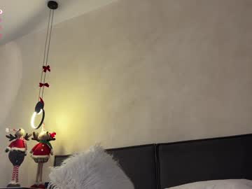 girl
        girl_next_door19 cam image #5832682