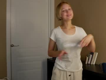 girl
        sheenagambell cam image #6897128