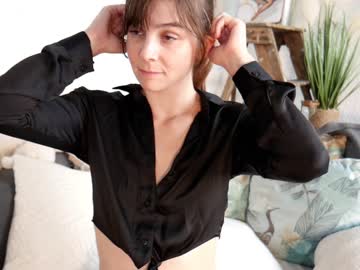 girl
        _meg cam image #15191