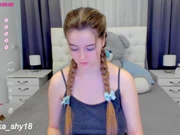 girl
        emmika_ cam image #696505