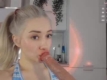 girl
        say_me___yep cam image #2905937