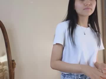 girl
        albertaedgington cam image #4445283